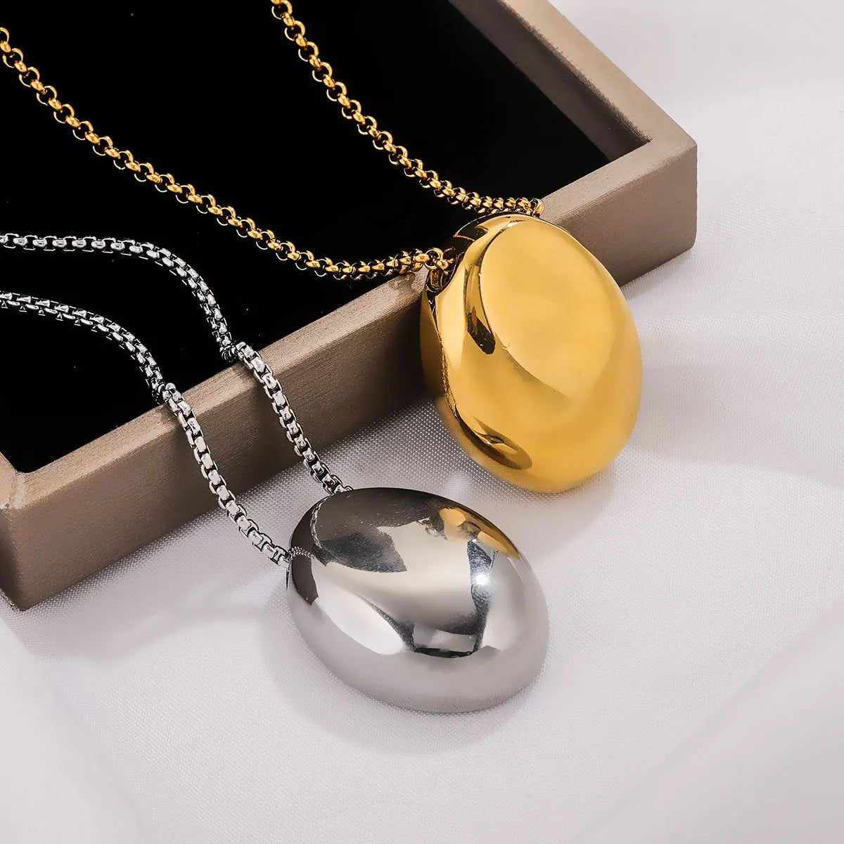 New Brushed Metal Oval Pendant Geometric Long Necklace Women Sweater Chain Luxury Charm Thin Chain Party Elegant Jewelry Gifts N
