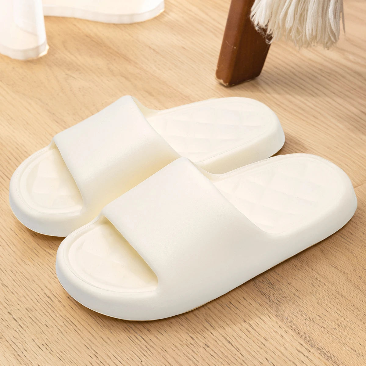 Men Trend New Summer Slippers Soft Non-slip Sole Cloud Sandals for Home Beach Indoor Outdoor