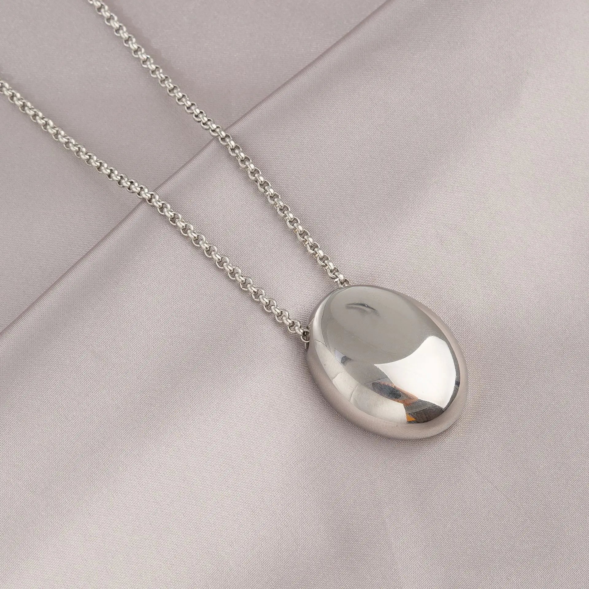 New Brushed Metal Oval Pendant Geometric Long Necklace Women Sweater Chain Luxury Charm Thin Chain Party Elegant Jewelry Gifts N