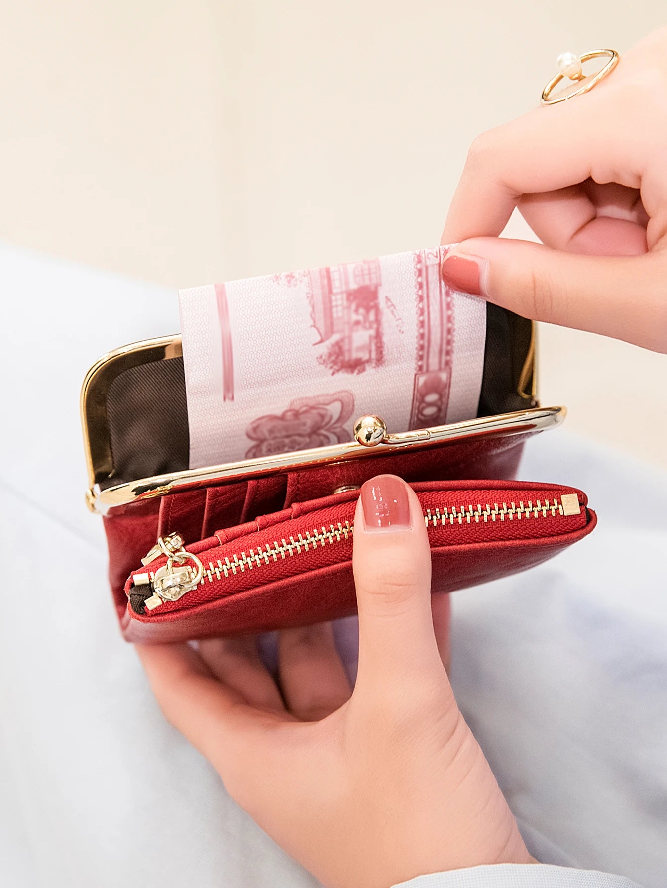 New Clip Women's Zero Wallet RetroMulti functional Double Fold Leather Wallet with MultiCard Slot Card Bag, Zipper and Kiss Lock