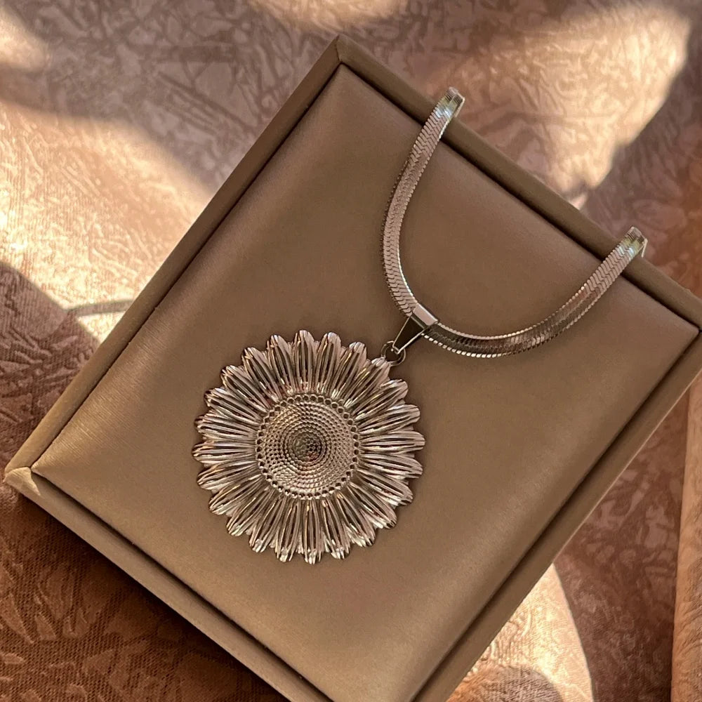 Stainless Steel Exaggerated Punk Big Round O Shaped Pendant Necklace Women Men Chunky Snake Blade Chain Grunge Steampunk Jewelry