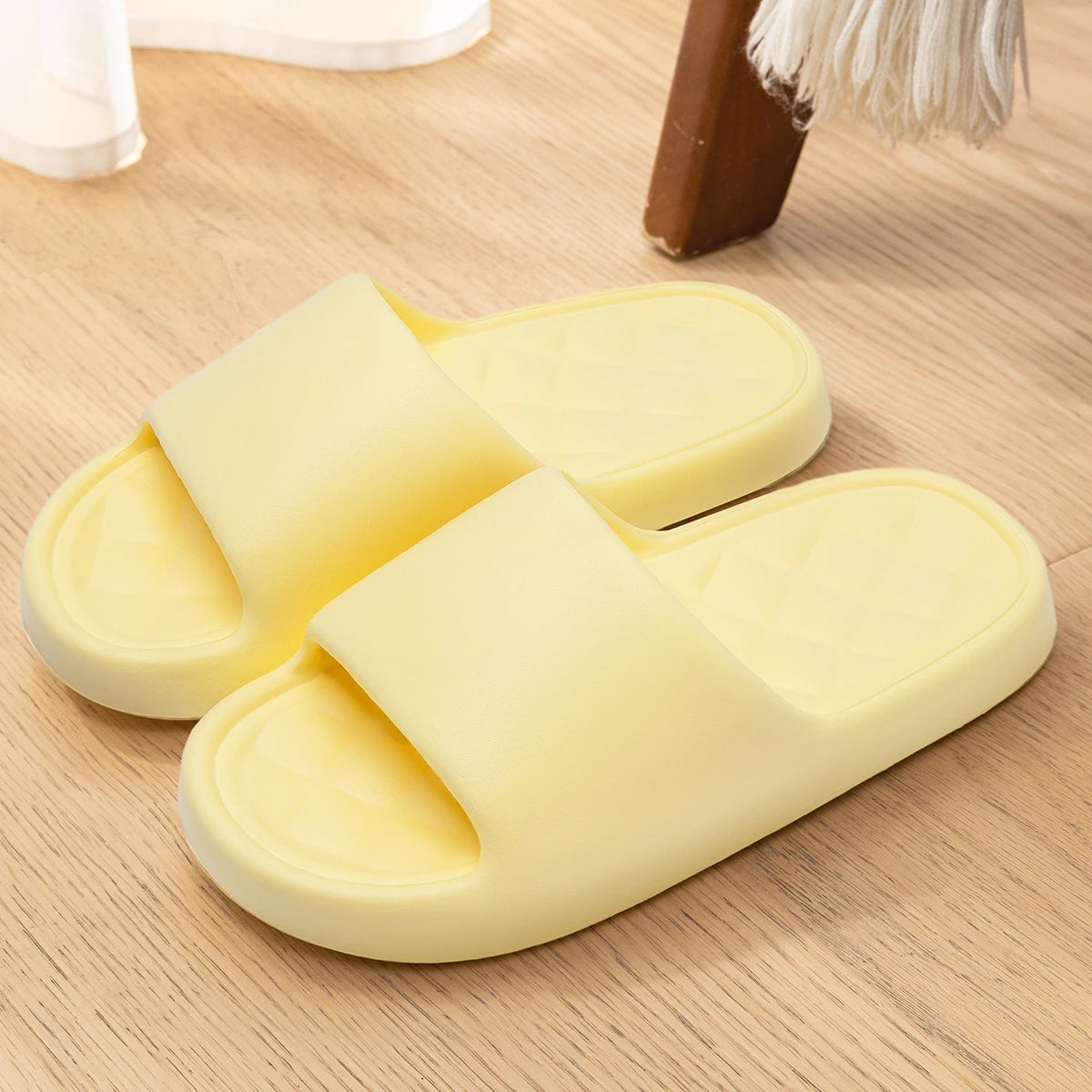 Men Trend New Summer Slippers Soft Non-slip Sole Cloud Sandals for Home Beach Indoor Outdoor